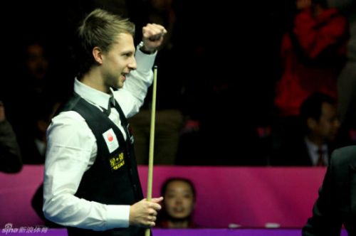 杜兰特关键三分点燃全场