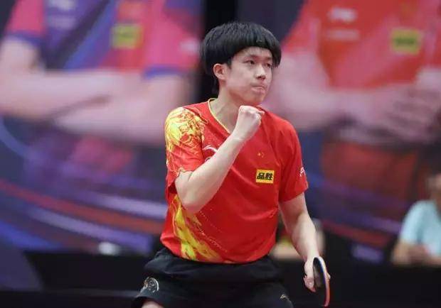 欧联对阵格拉茨风暴，卡拉布里亚打进挑球过人后精彩进球