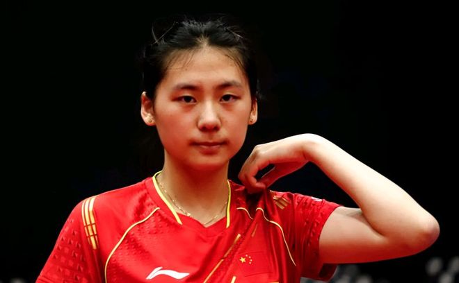 记者：邵佳一探班U22国足训练，与主帅安东尼奥相谈甚欢