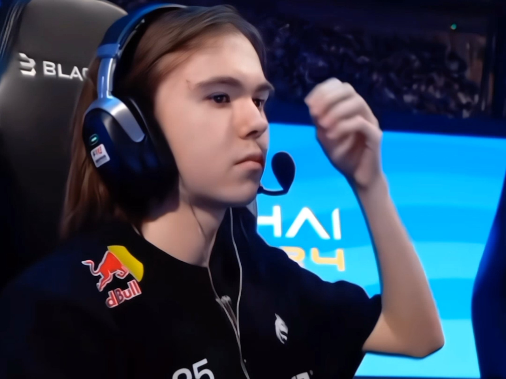 她的领导不 她的领导不